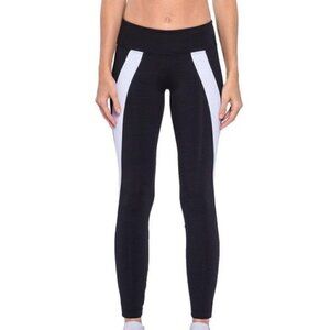 Koral Black and White Hull Mid Rise Leggings